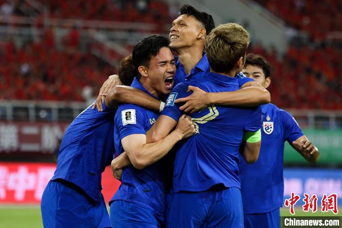 国足对泰1-1后暴露短板自废武功致失晋级良机，