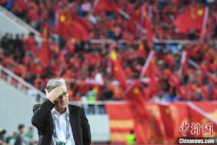 国足对泰1-1后暴露短板自废武功致失晋级良机，