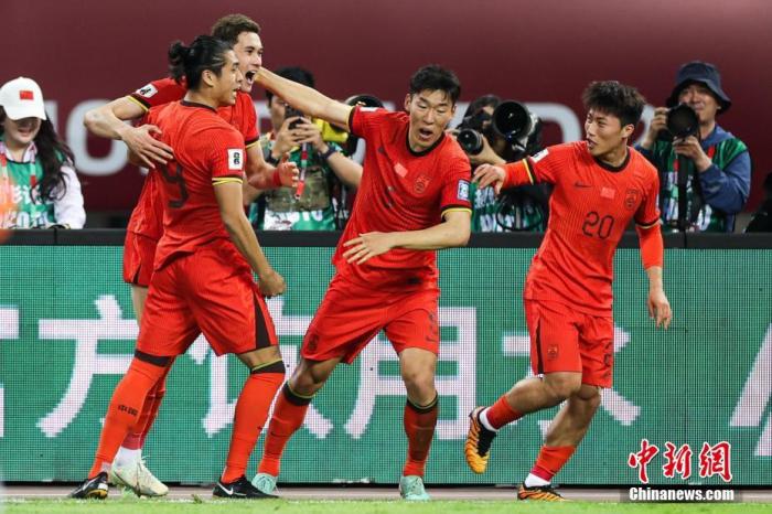 国足对泰1-1后暴露短板自废武功致失晋级良机，