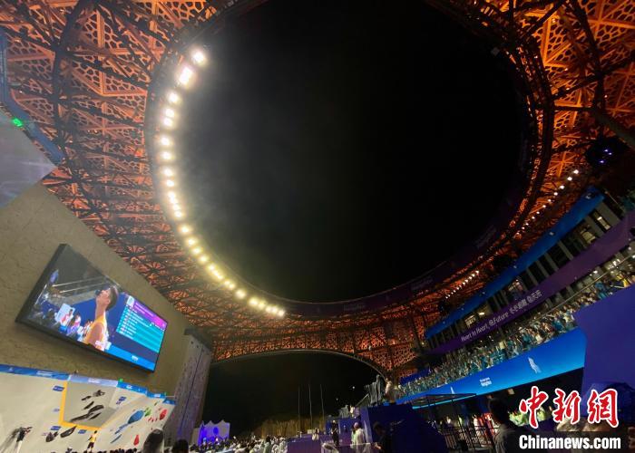 中国选手潘愚非摘得亚运会男子个人两项全能铜