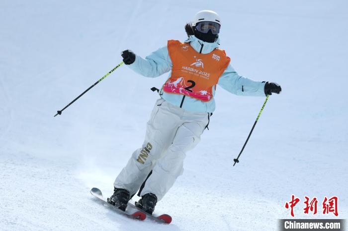 李方慧摘得哈尔滨亚冬会首金 雪上项目首枚金牌