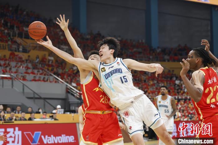 浙江广厦逆转青岛晋级半决赛