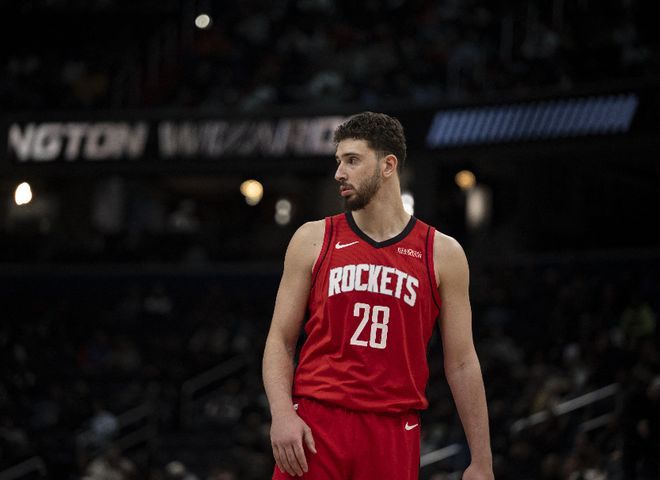 火箭客场惨败马刺 核心球员表现亮眼但整体崩盘