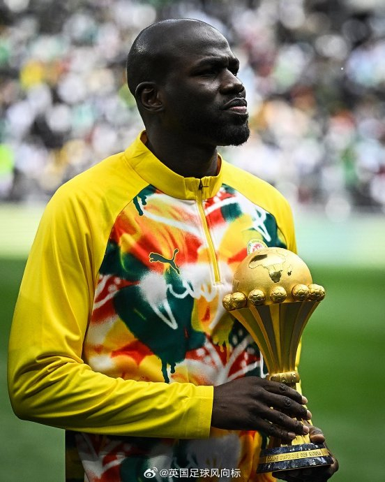 塞内加尔友谊赛展示非洲杯奖杯回应取消资格决