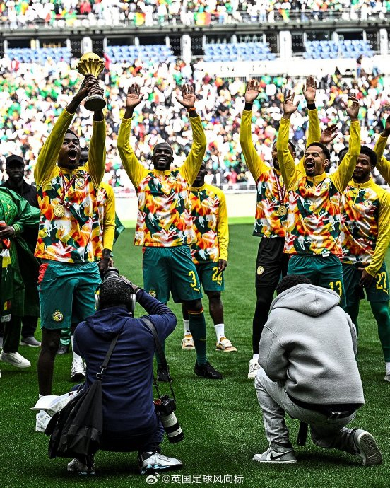 塞内加尔友谊赛展示非洲杯奖杯回应取消资格决