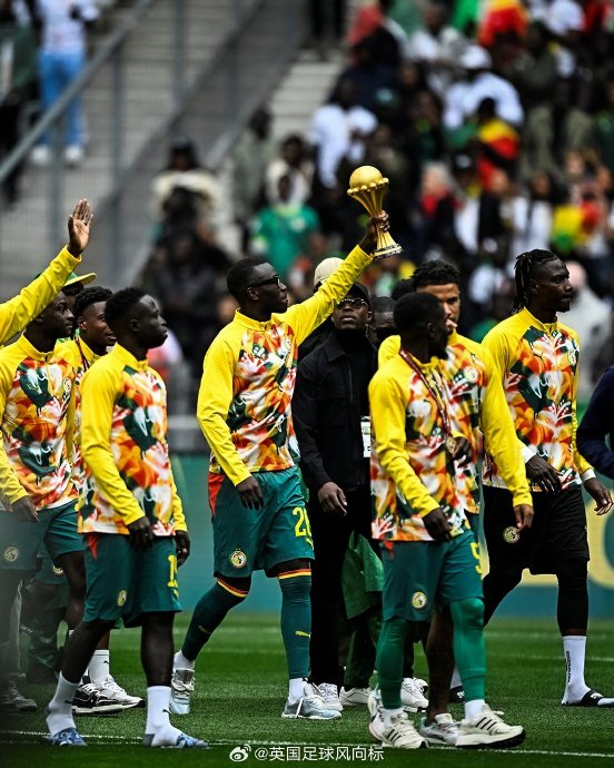 塞内加尔友谊赛展示非洲杯奖杯回应取消资格决