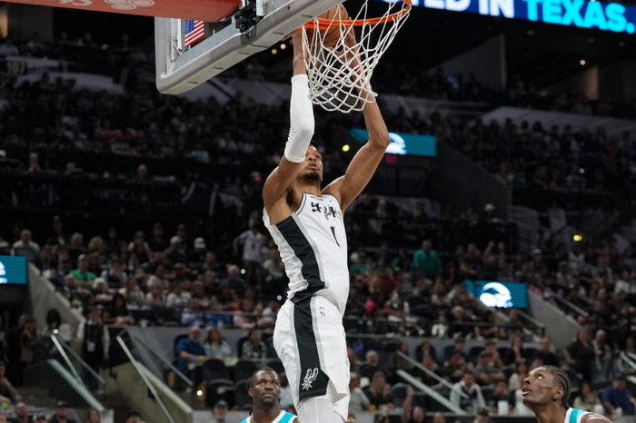 文班亚马与亚历山大争夺常规赛MVP：40+数据与罚