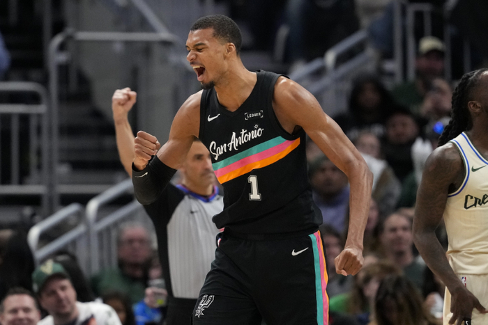 文班亚马与亚历山大争夺常规赛MVP：40+数据与罚