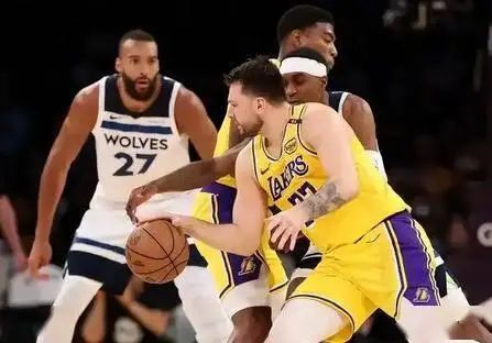 西部排名争夺白热化 湖人锁定第三掘金火箭森林