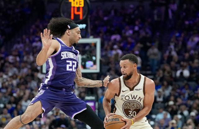 库里扭伤脚踝仍坚持出战 超越邓肯跻身历史第