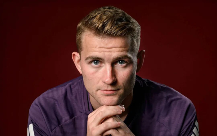 曼联球员帕特里克·多古重返训练场 近距离接触