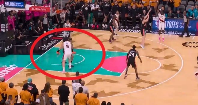 文班亚马首秀强势马刺力克开拓者季后赛首战告